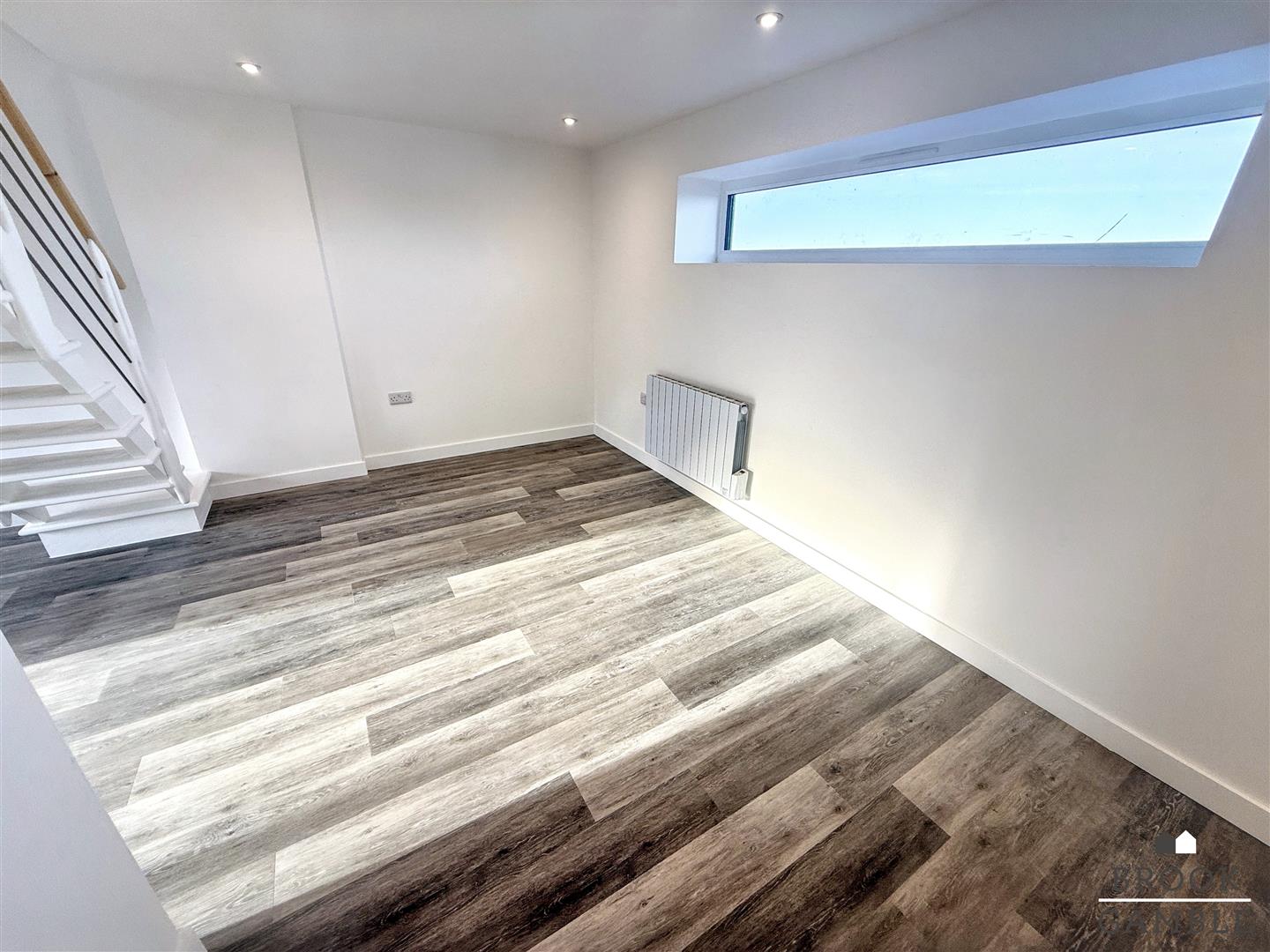 1 Bedroom Apartment. 400 Coast Road in Pevensey,  15